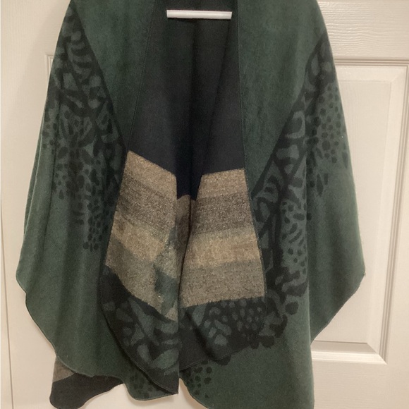 Green and Black Patterned Shawl - Picture 1 of 4
